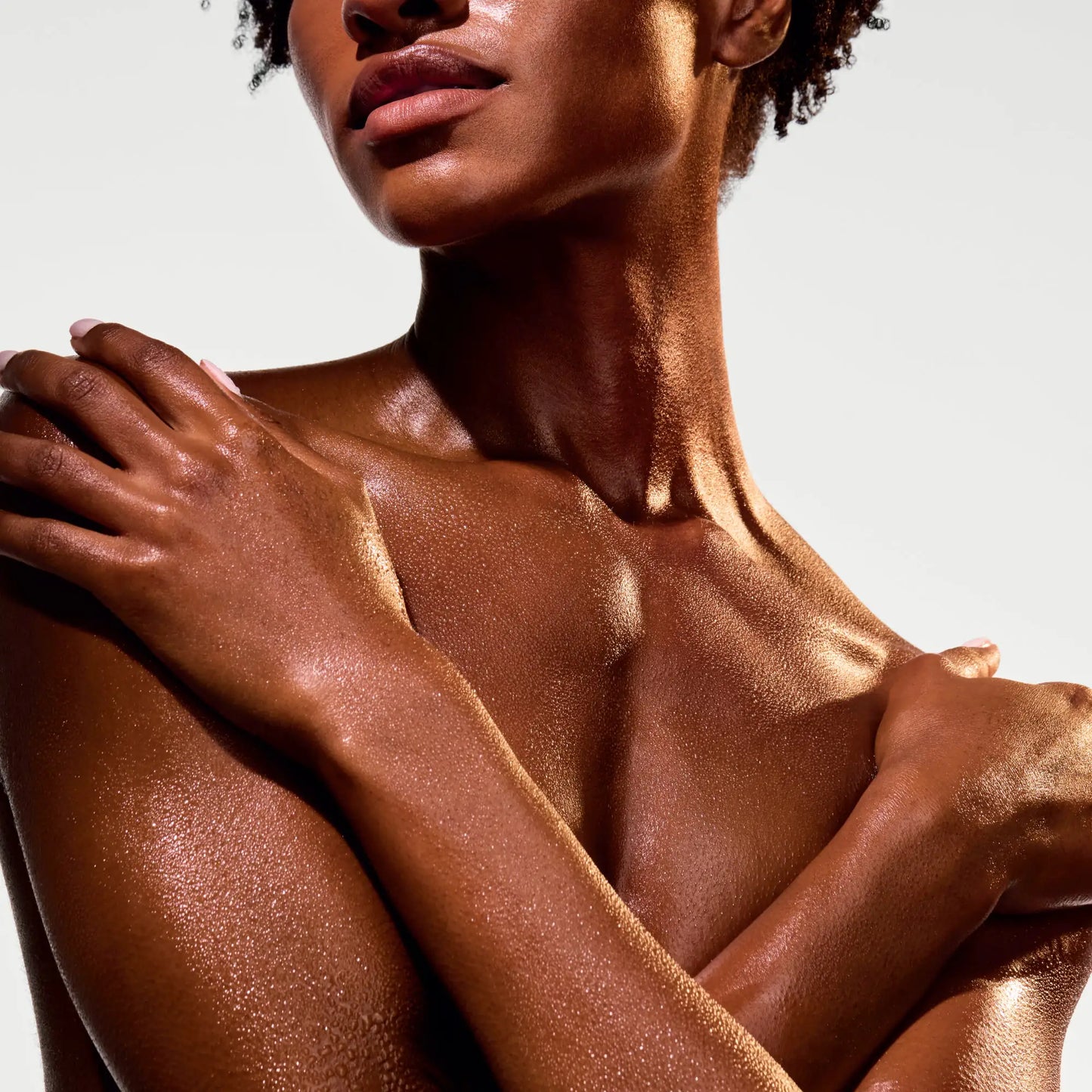 the-glow-getter-multi-oil-body-scrub-z5 NATR-40028-Alt-Image-The_Glow_Getter_Multi-Oil_Body_Scrub-06_1.webp